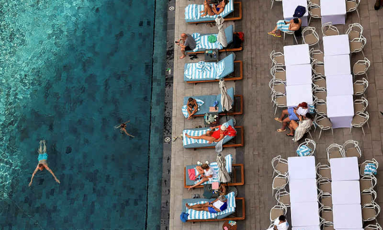 Stranded Gulf travellers gamble on their route home